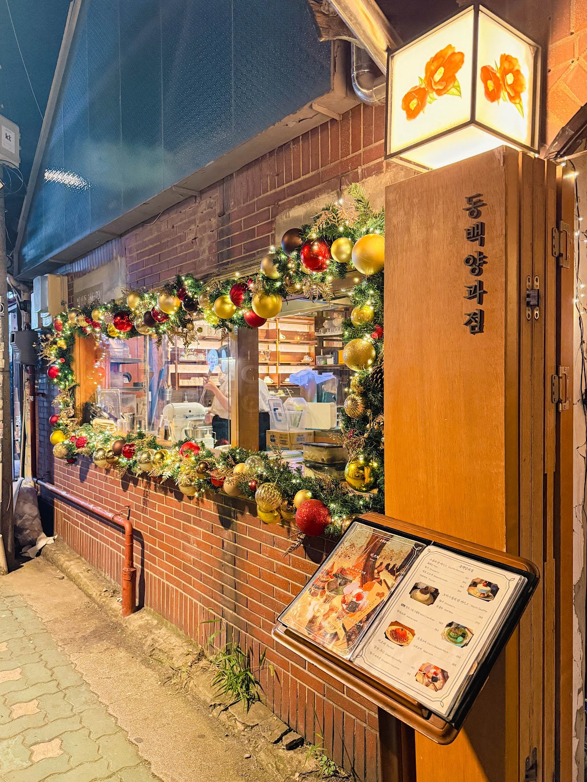 Ikseondong Guide 2025: Seoul's Hidden Gem Born from 1920s Hanok Alleys