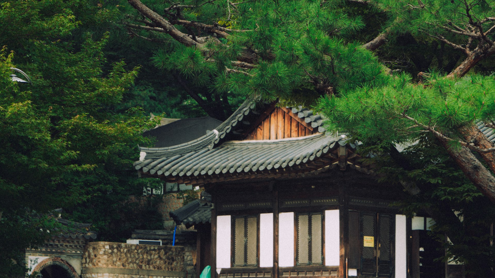 Seoul Automatic Heritage Guide: From Audio Guides to Smartphone Tours