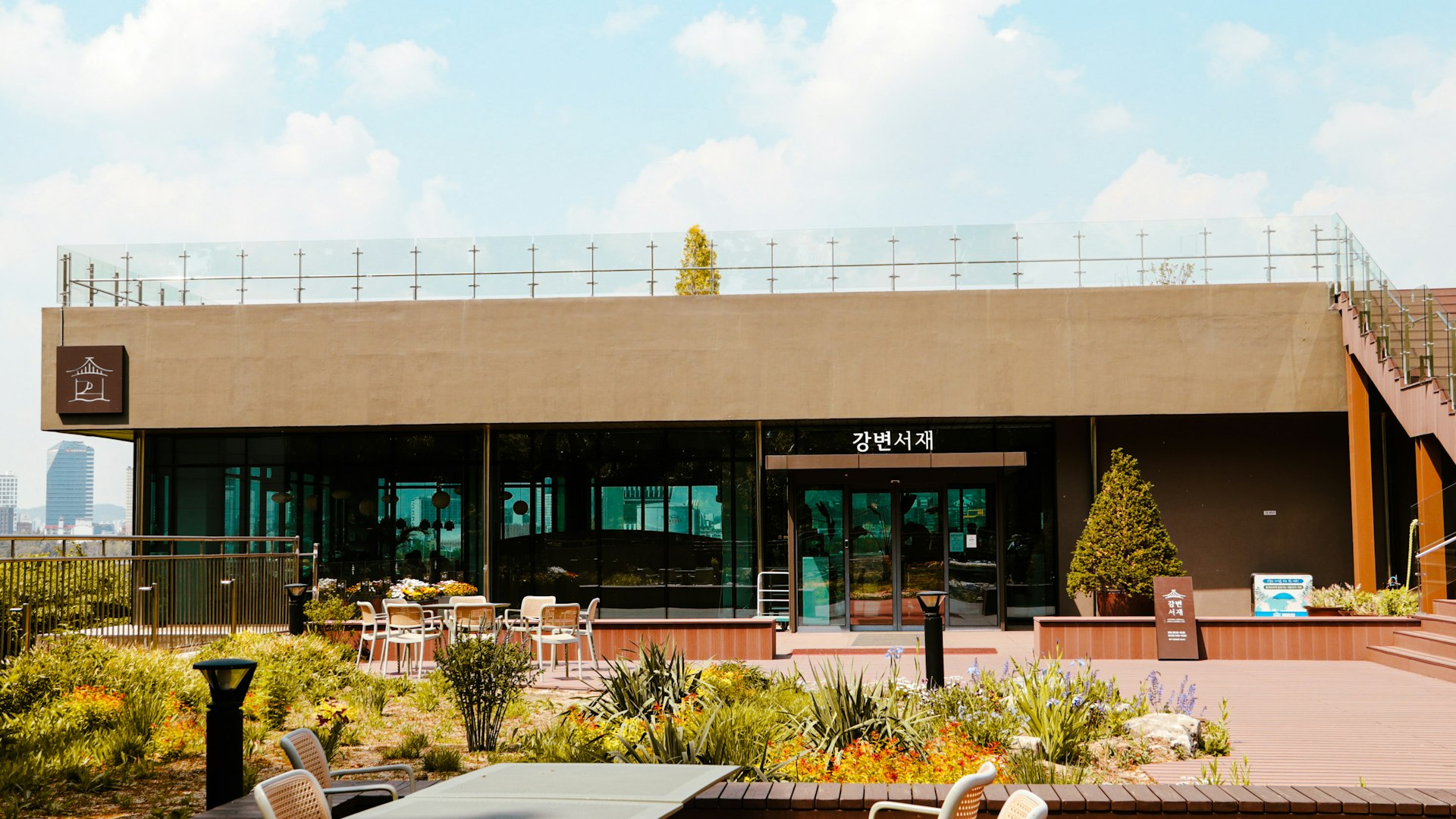 7 Terrace & Garden Cafes in Seoul: Where Open-Air Design Excels