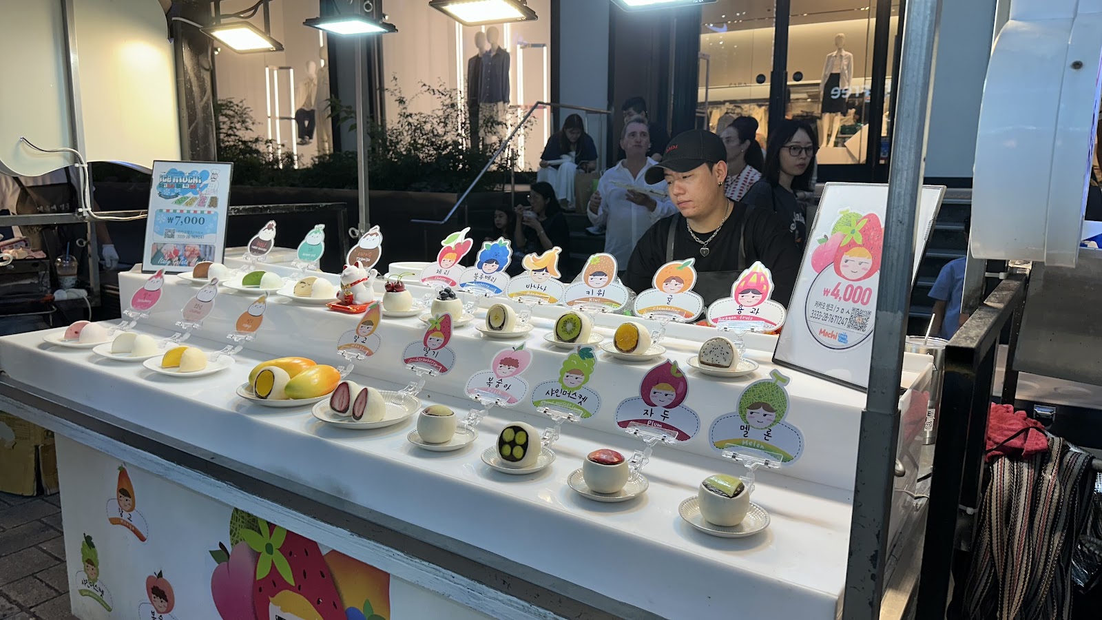 Yeouido Hangang Park at night during spring cherry blossom season