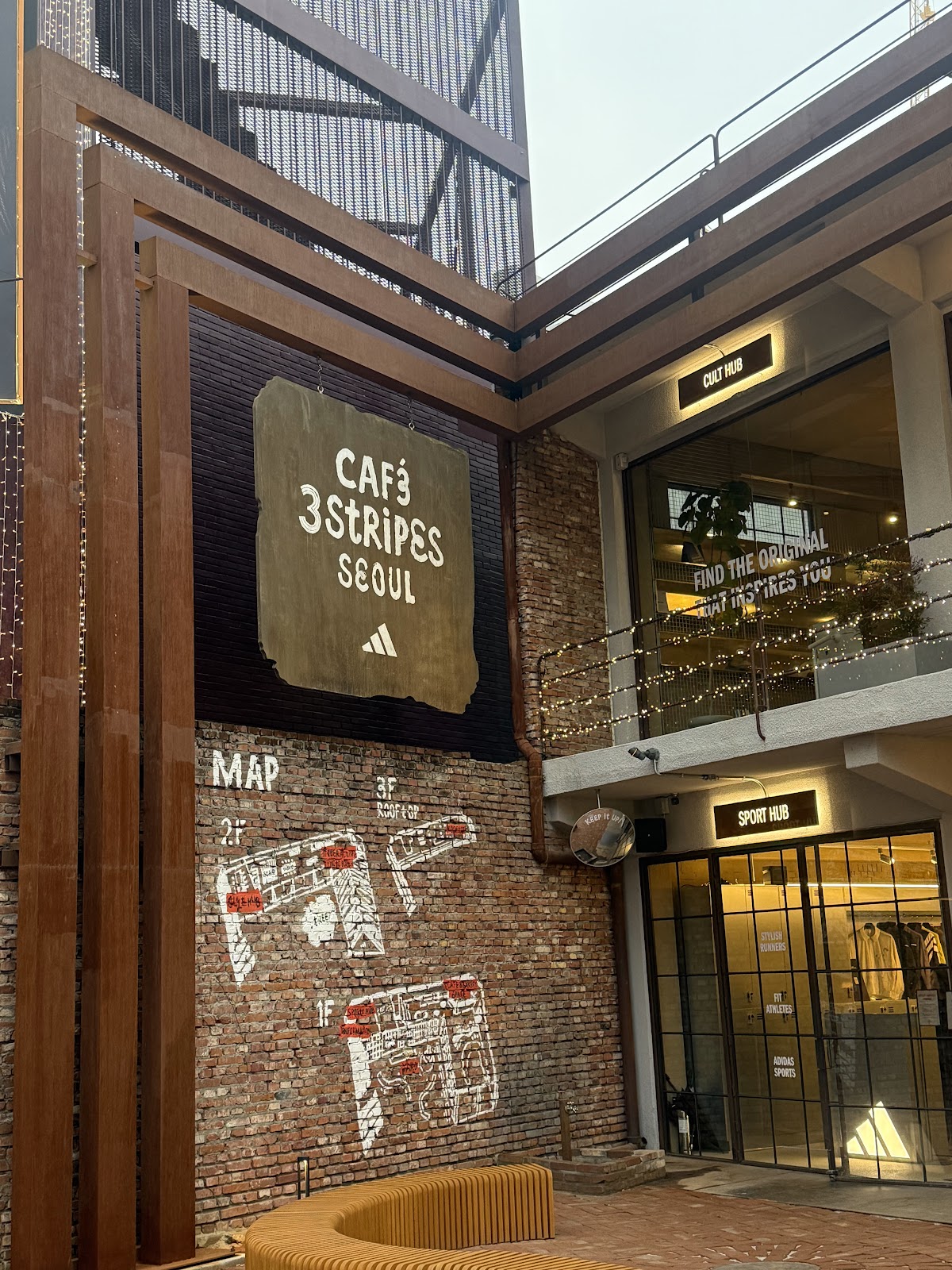 CAFÉ 3 STRIPES SEOUL