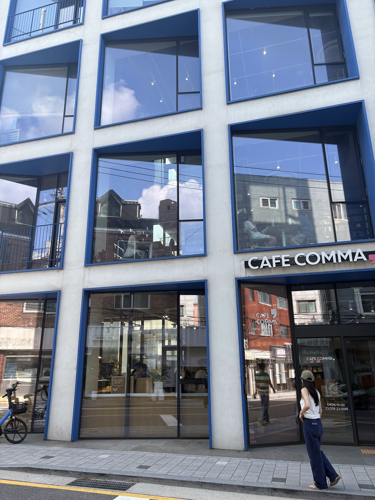Cafe Comma Hapjeong 3