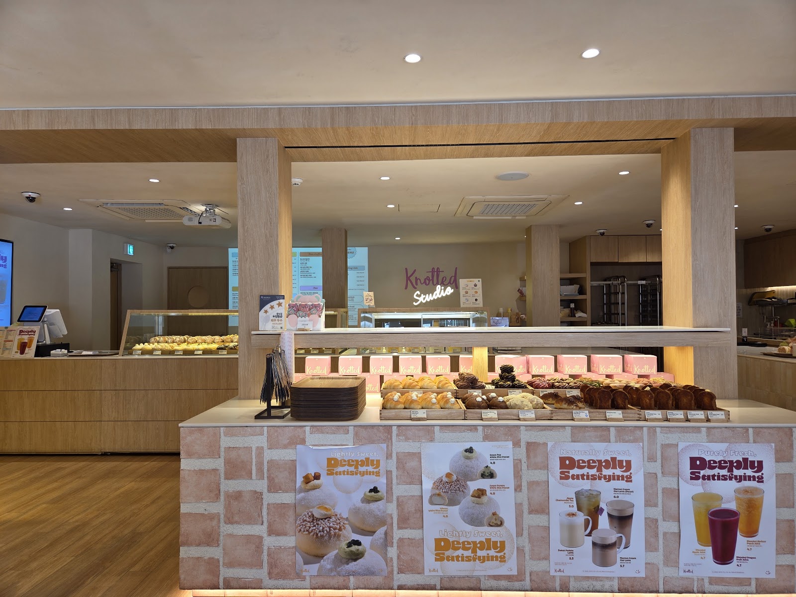 Cafe Knotted (Dosan) 5