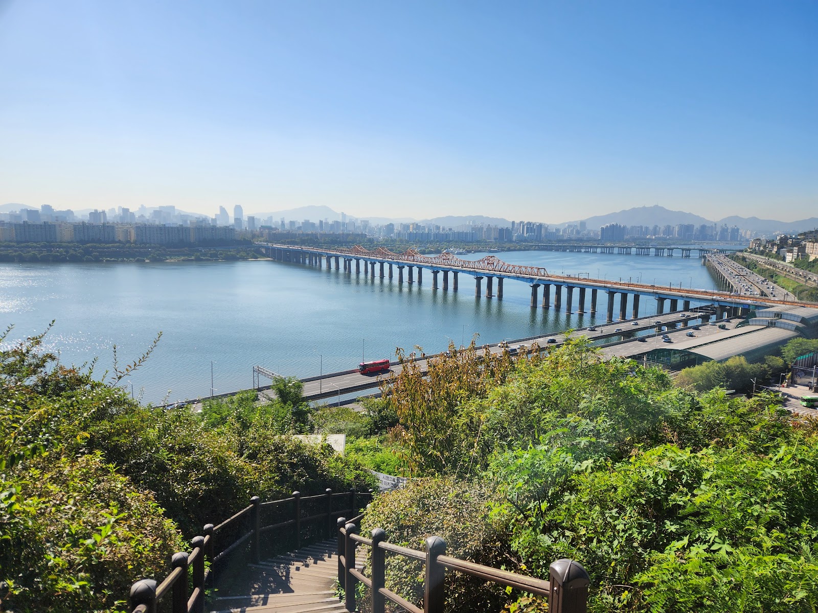 Changsin-dong: Walking Seoul's Hidden Sewing Village Above Dongdaemun