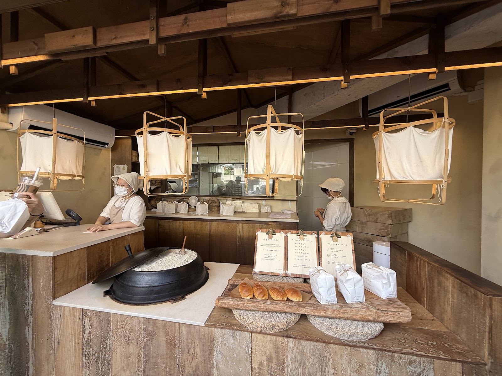 Jayyeondo Salt Bread (자연도 소금빵) 4