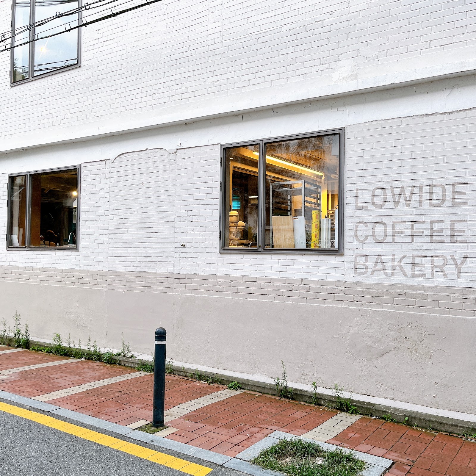 7 Black & White Minimalist Cafes in Seoul: Extreme Restraint as Art