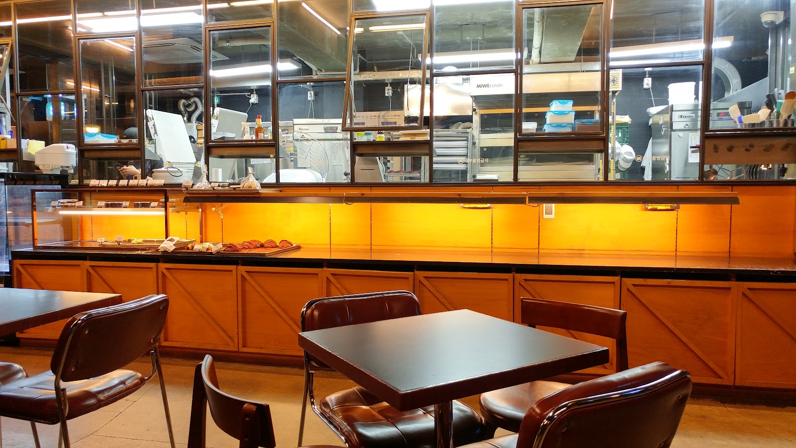 OUR Bakery (오아 베이커리 도산본점)