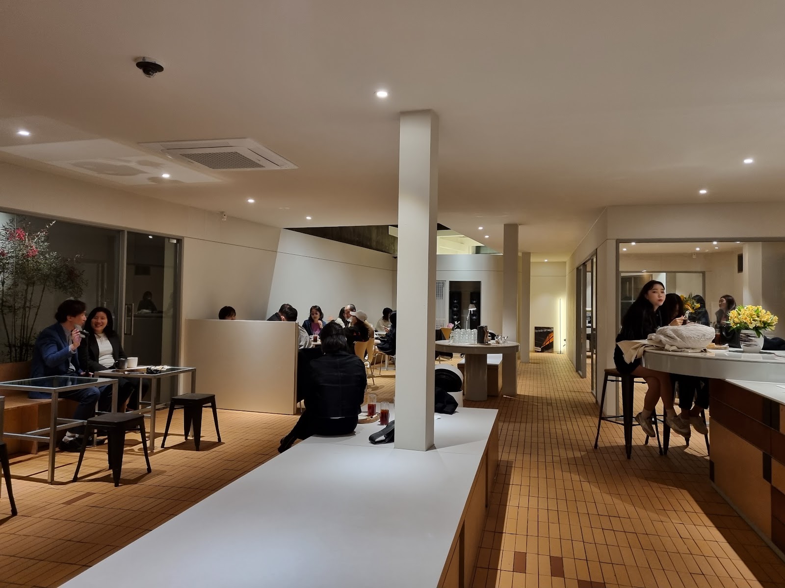 Pont Cafe interior
