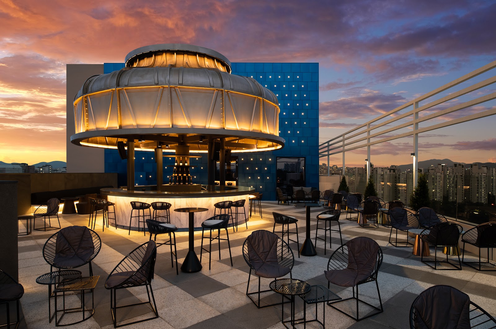Seoul Wine Bars & Romantic Dining 2026: From Hanok Cocktails to Rooftop Views