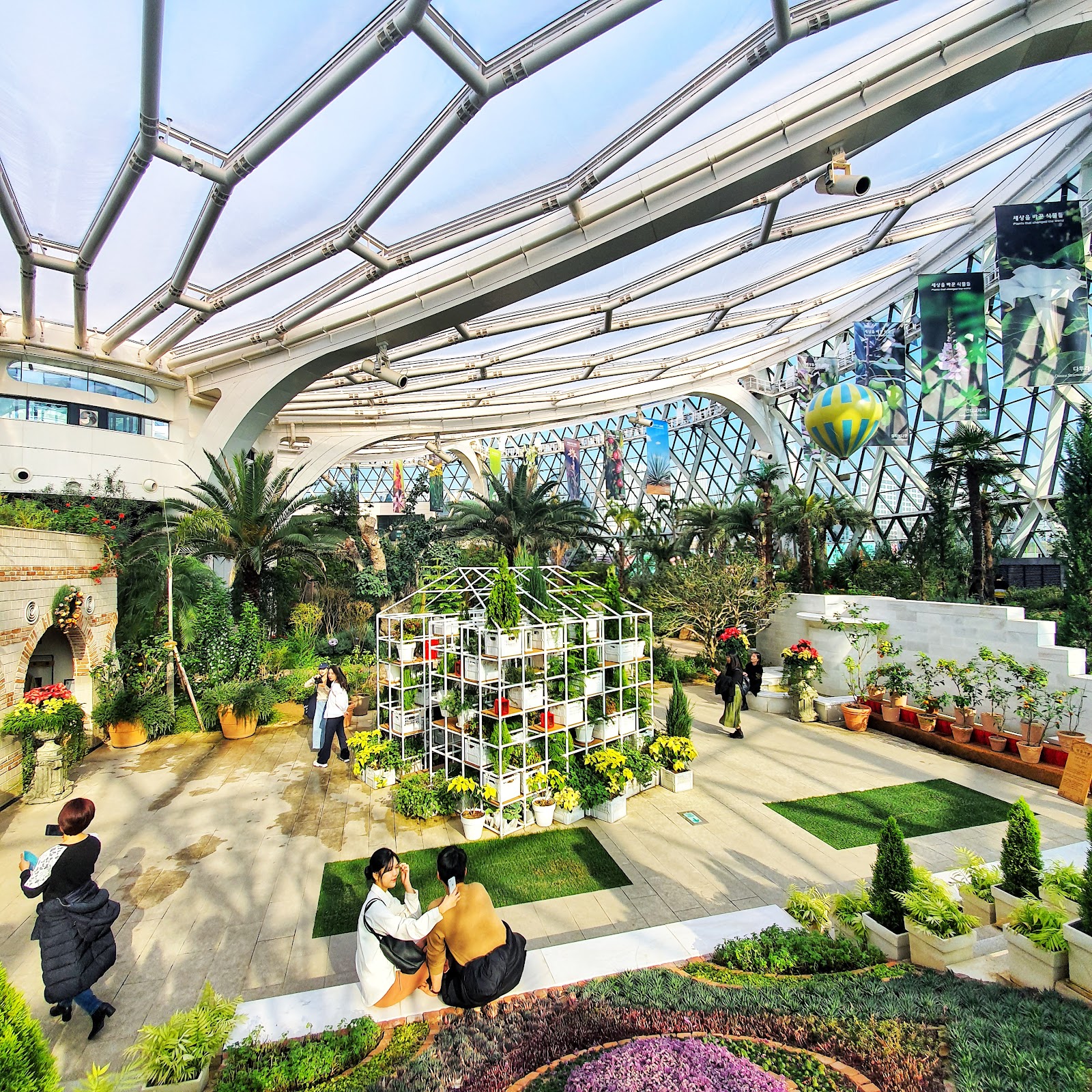 Seoul Botanic Park — tropical forest zone under the glass dome