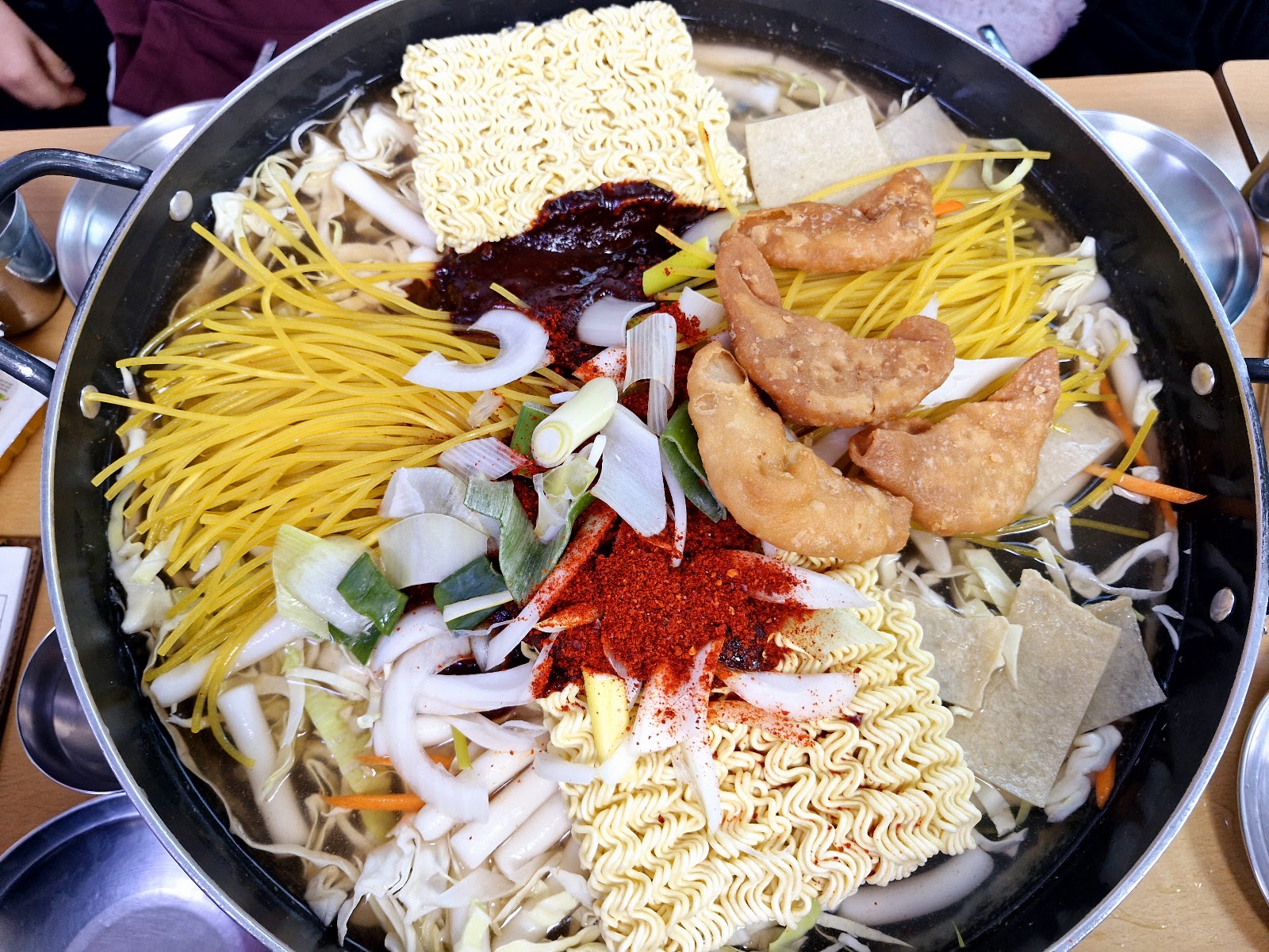 Seoul Tteokbokki Guide 2026: Sindang-dong Hotpot, Street Stalls & Best Spots