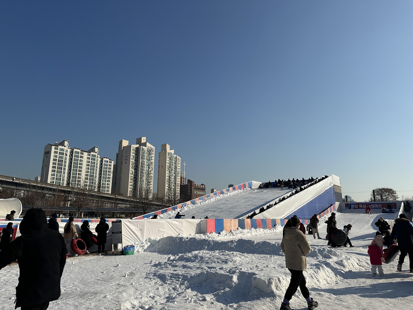 纛岛汉江雪橇场